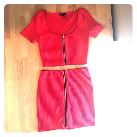 Brand New - 2 Piece Set - Skirt and matching Top - Picture 1 of 5